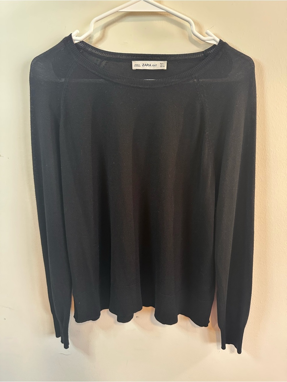 Zara Women's Black Lightweight Crewneck Sweater L